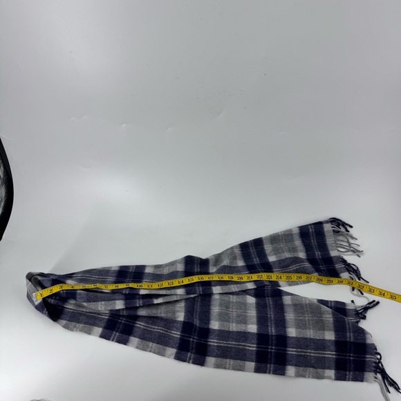 Edinburgh Luxury 100% Cashmere Stylish Men's Plaid Scarf in Gray and Navy - Picture 8 of 8